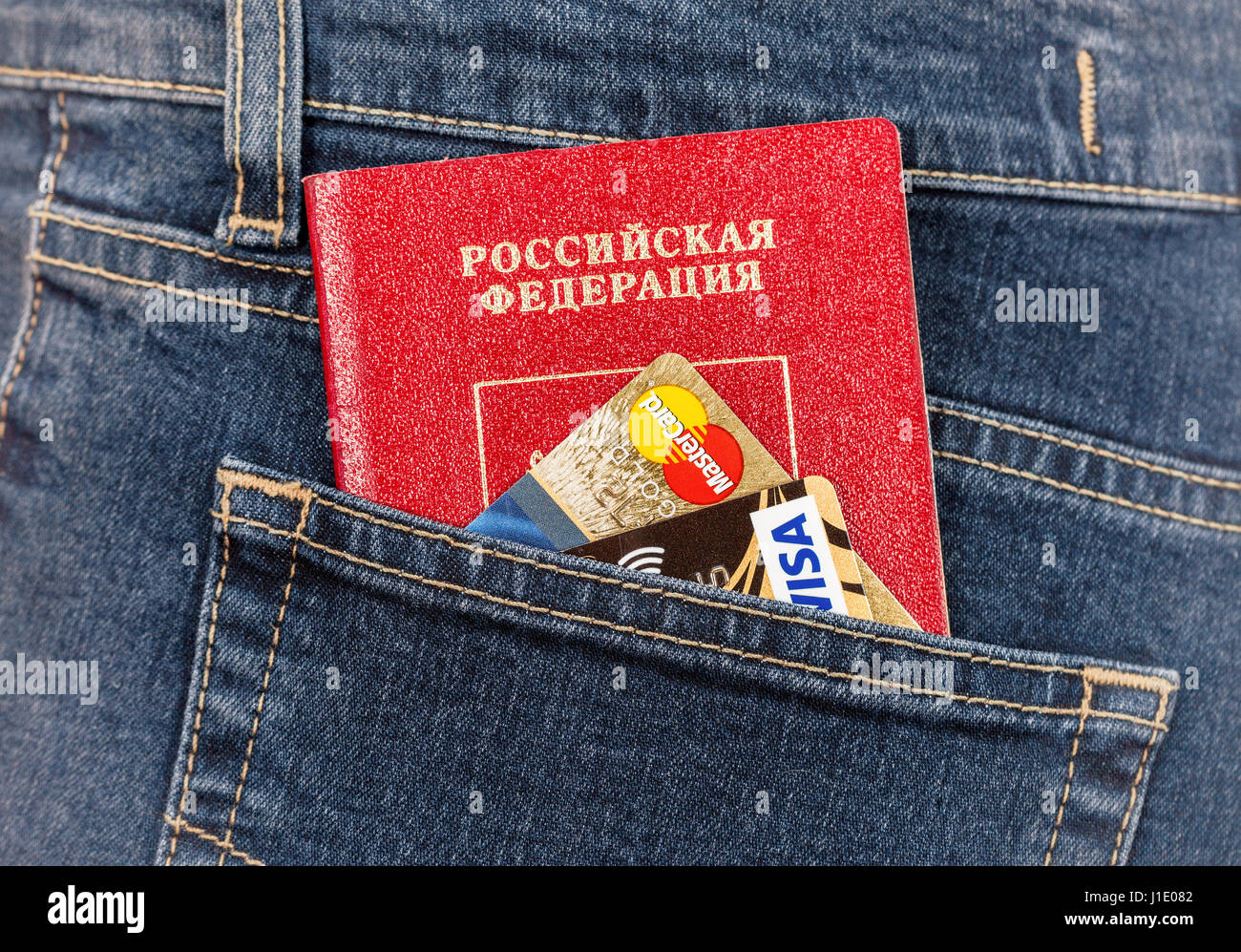 Платки в заднем кармане