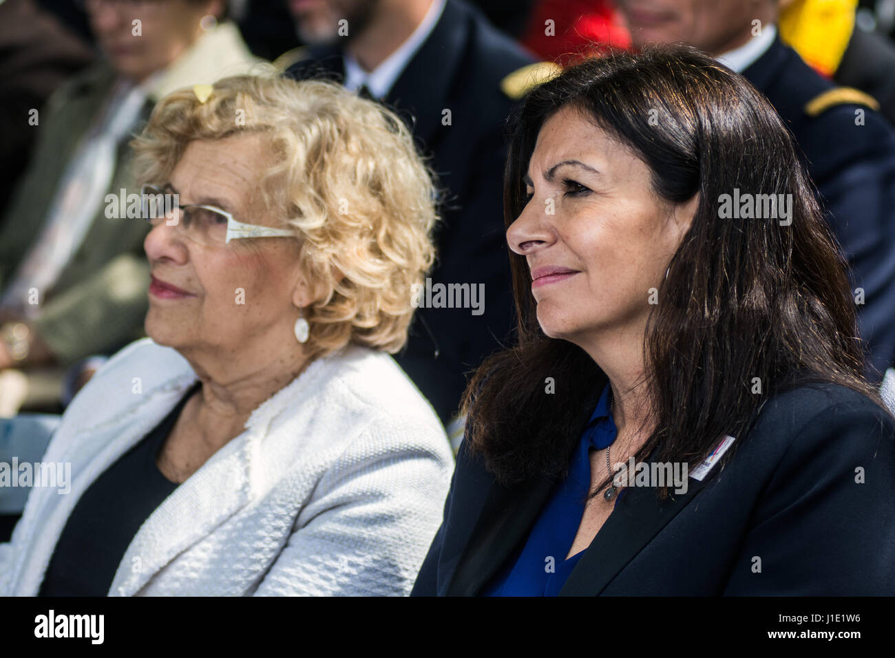 Madrid, Spain. 20th April, 2017. Mayor of Madrid Manuela Carmena (L) and Mayor of Paris Anne Hidalgo (R) during the commemoration of the Garden of the fighters of 'The Nine', the battalion of Spaniards that liberated Paris of Nazism, in Madrid, Spain. Credit: Marcos del Mazo /Alamy Live News Stock Photo