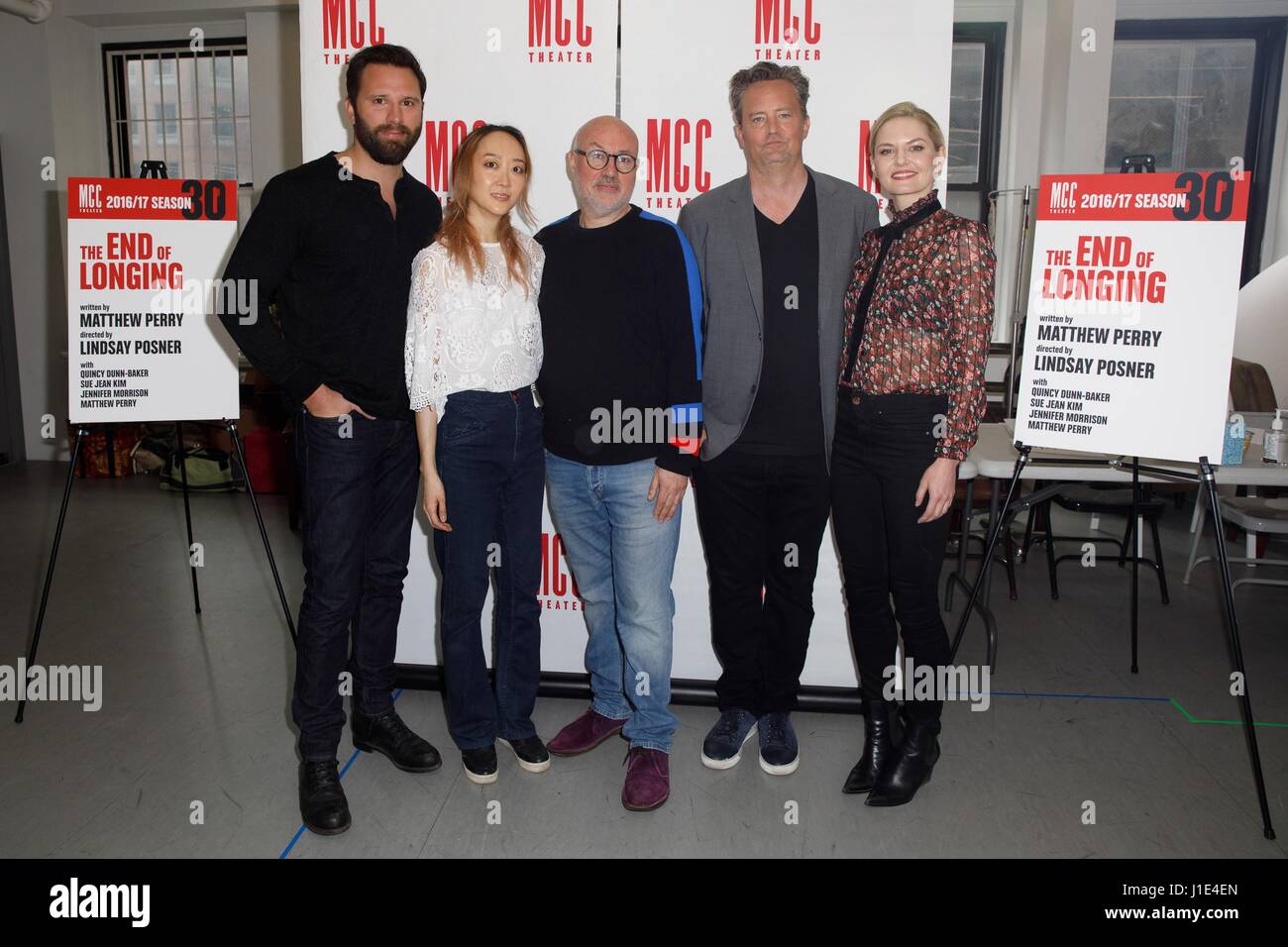 New York, NY, USA. 20th Apr, 2017. Quincy Dunn-Baker, Sue Jean Kim, Lindsay Posner, Matthew Perry, Jennifer Morrison in attendance for MCC Theater's THE END OF LONGING Cast Meet and Greet, Roundabout Studios, New York, NY April 20, 2017. Credit: Jason Smith/Everett Collection/Alamy Live News Stock Photo