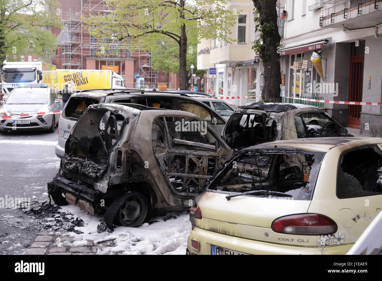 Berlin, Germany. 21st Apr, 2017. Burnt-out cars in a street in the borough of Neukoelln in Berlin, Germany, 21 April 2017. Five cars were engulfed in flames on Thursday night in the city, four of them in Neukoelln, according to a police statement. The vehicles were completely destroyed in the fire. Two of them belonged to a local restaurant. Photo: Jörg Carstensen/dpa/Alamy Live News Stock Photo
