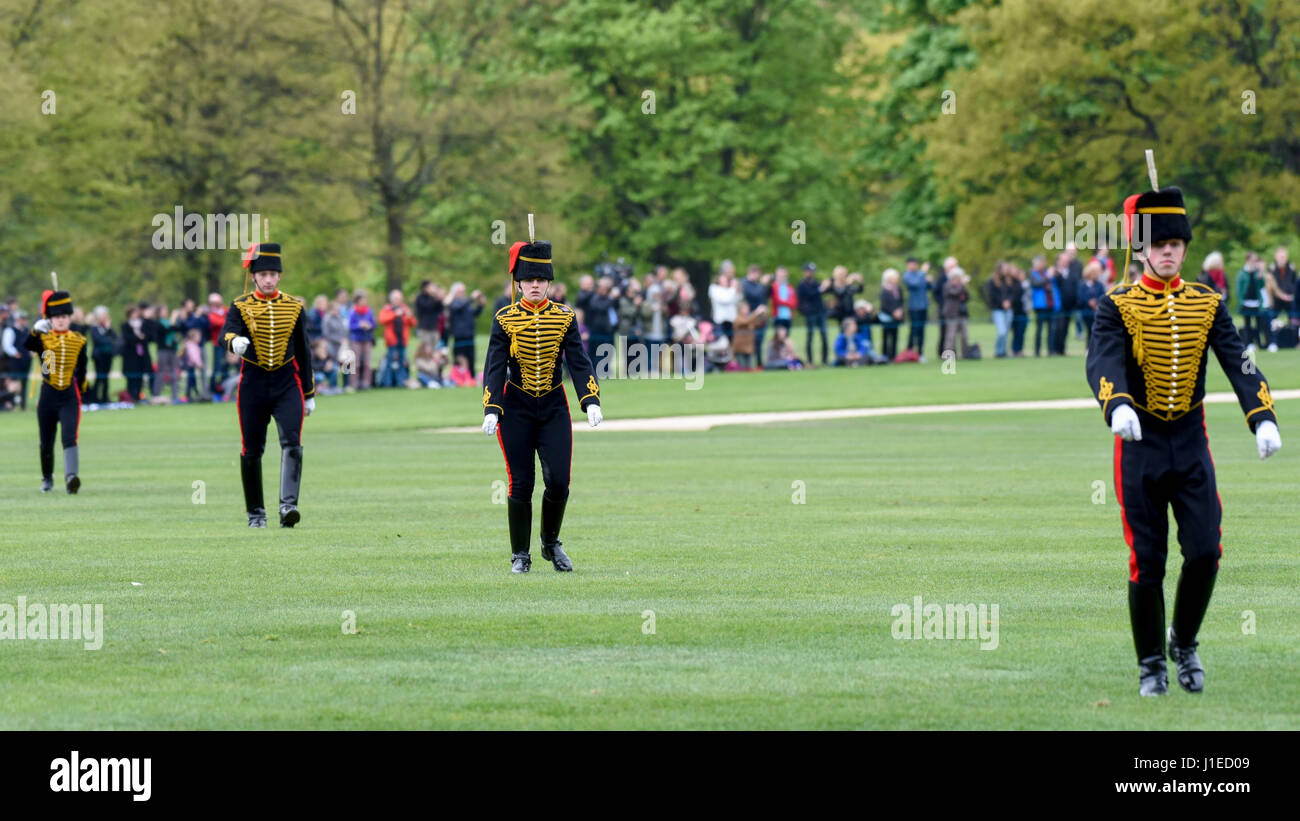 21 gun royal salute hi-res stock photography and images - Alamy