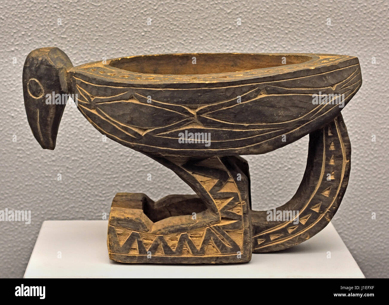 African wooden sculpture hi-res stock photography and images - Alamy