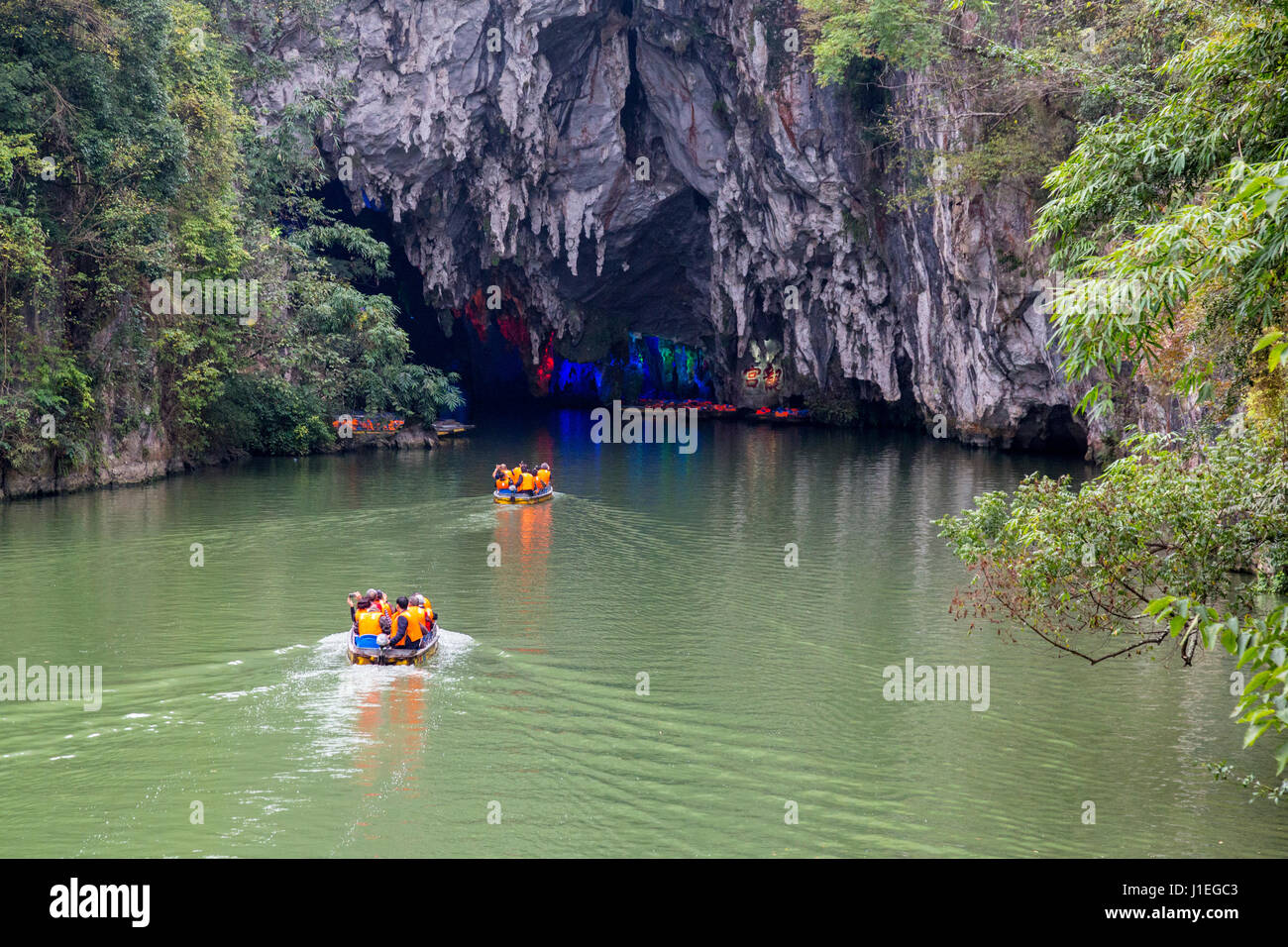 China, Guizhou, Dragon Palace Scenic Area.  Tourists Heading toward the Cave Entrance. Stock Photo