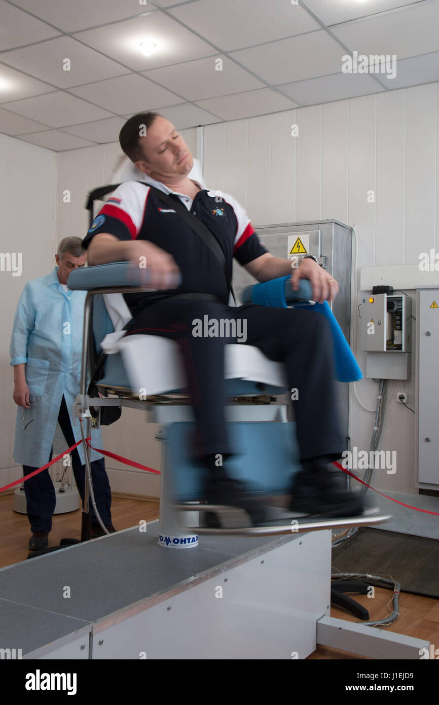 NASA Astronauts Test Vestibular Systems on Tilt Tables - NASA