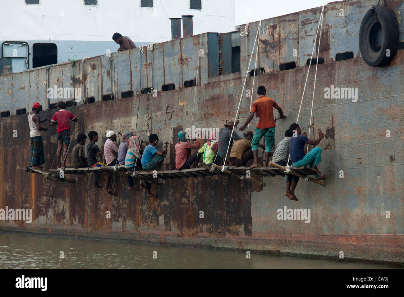labourers-work-at-shipyard-on-the-bank-of-sitalakhya-river-in
