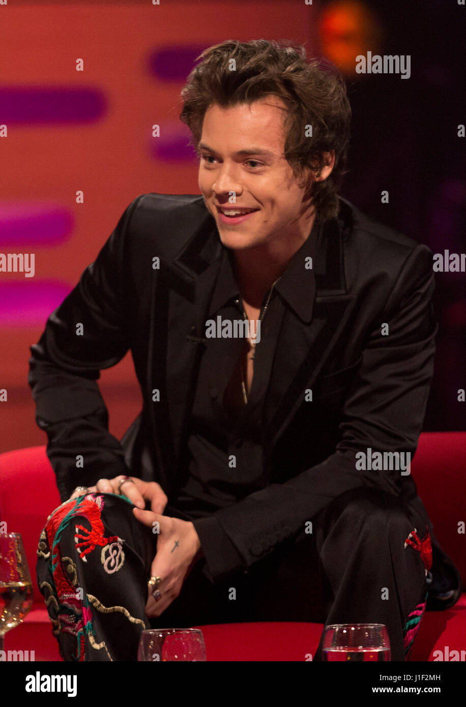 Harry Styles on the Graham Norton Show 😍😍 Harry styles, Harry edward styles, Mr style Harry Styles on the Graham Norton Show 😍😍 Harry styles, Harry edward styles, Mr style