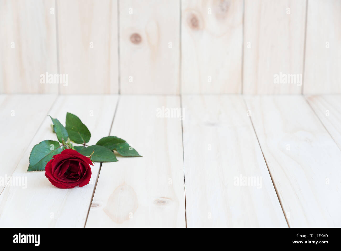red rose on wooden background with space Stock Photo - Alamy