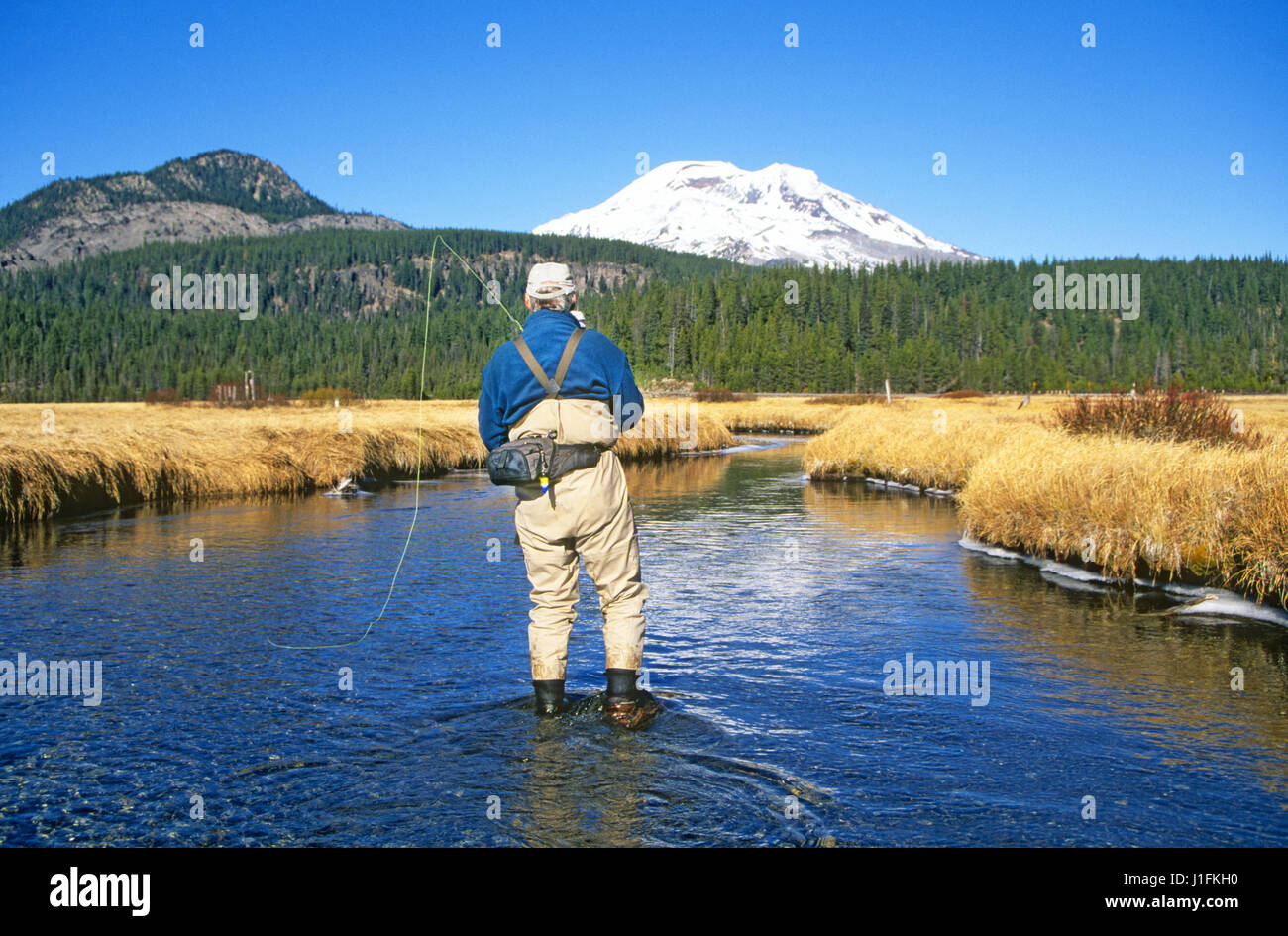 https://c8.alamy.com/comp/J1FKH0/fishing-for-spring-trout-in-the-oregon-cascades-on-the-cascade-lakes-J1FKH0.jpg