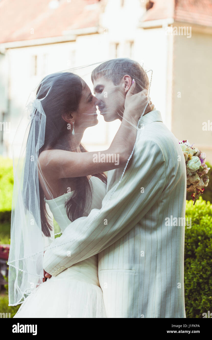 Happy wedding couple Stock Photo - Alamy