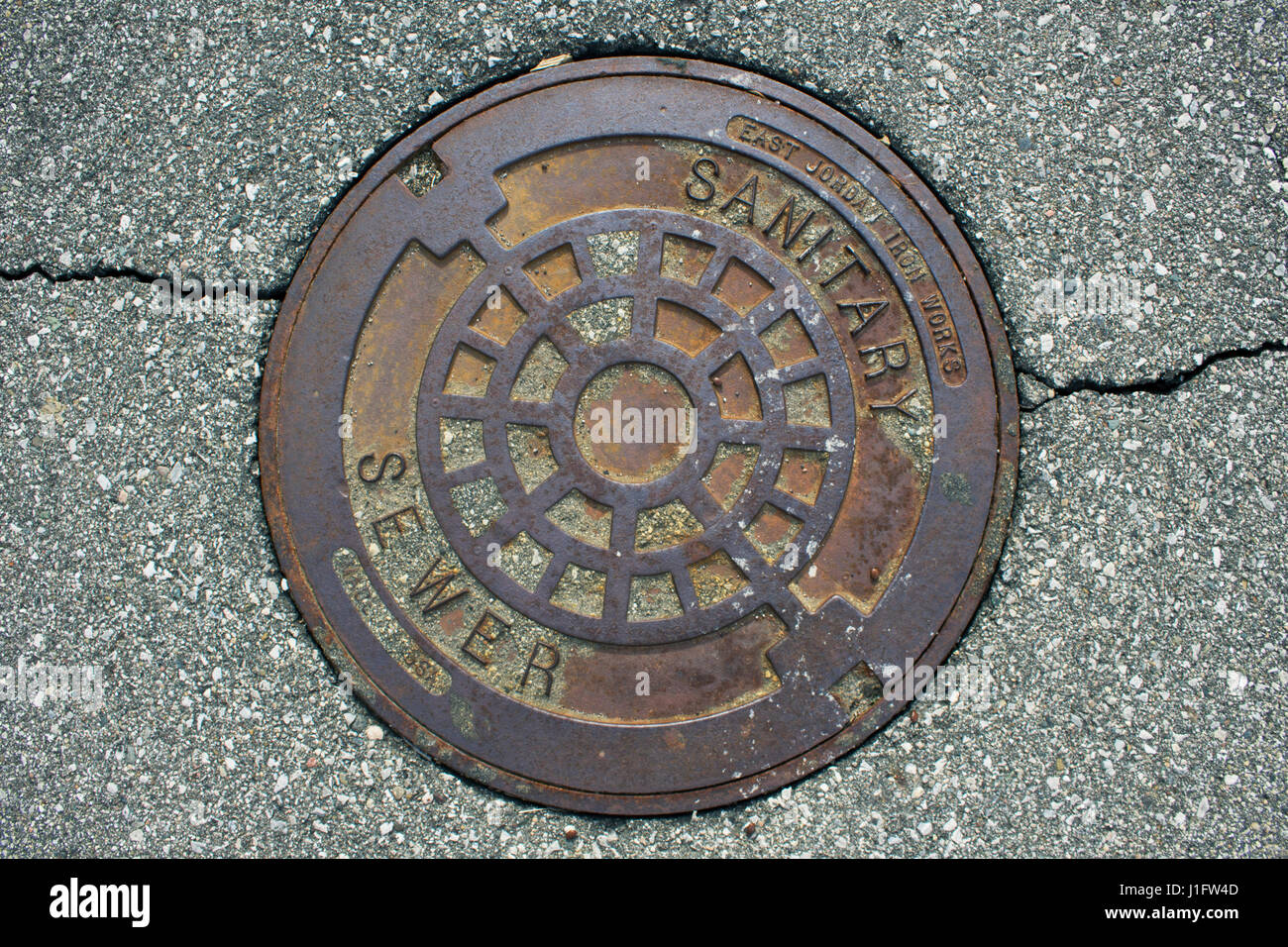 Sewer lid hi-res stock photography and images - Alamy