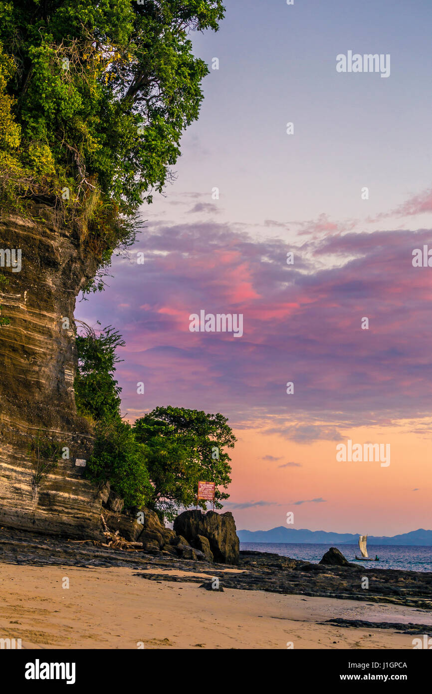 Beautiful sunset on beach boats hi-res stock photography and images - Alamy