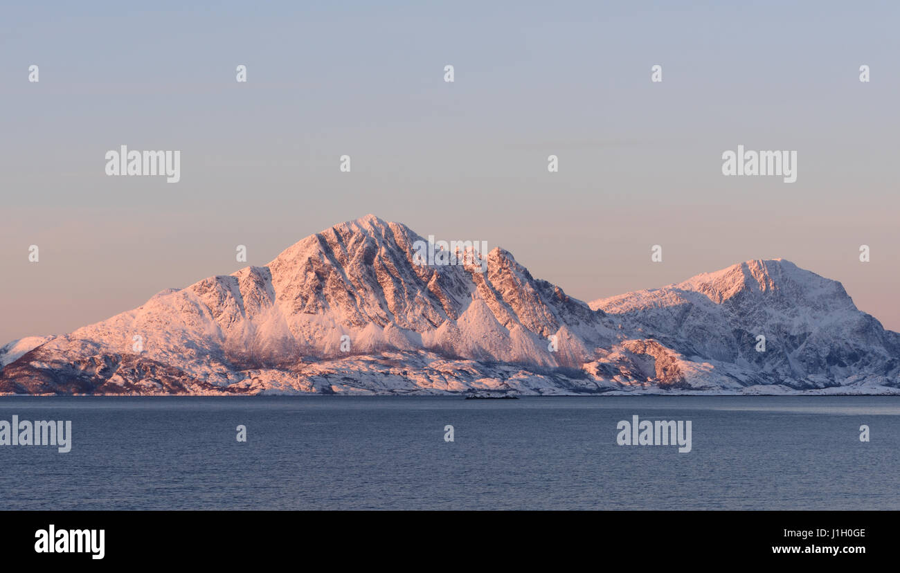 legemliggøre tidligste Afdeling Snowy hills on the islands Stigen and Luroya seen from the Hurtigruten just  south of the Arctic Circle. Rødøy and Lurøy, Nordland, Norway Stock Photo -  Alamy