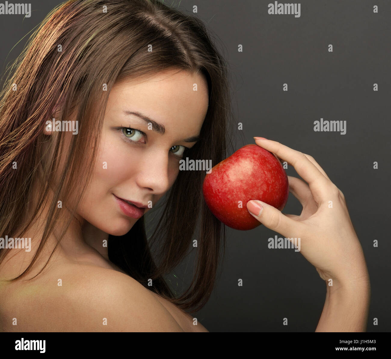 Beautiful woman posing with red apple Stock Photo - Alamy