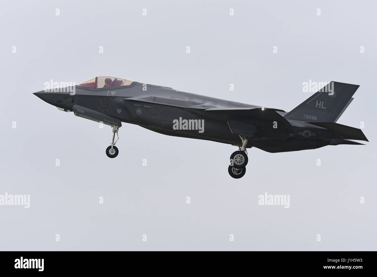F35 fighter jet cockpit hi-res stock photography and images - Alamy