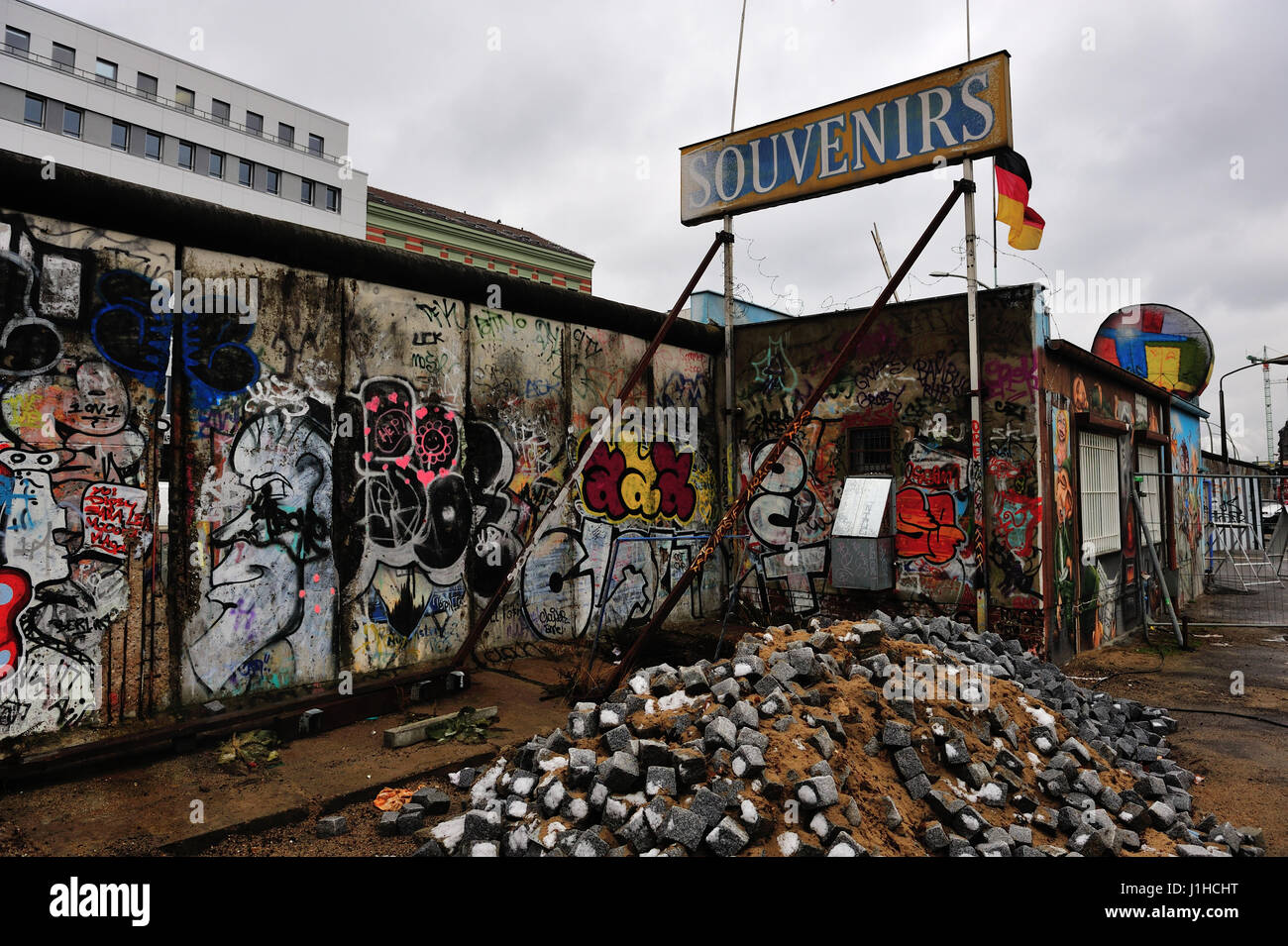 Berlin wall cold war historic photo hi-res stock photography and images ...