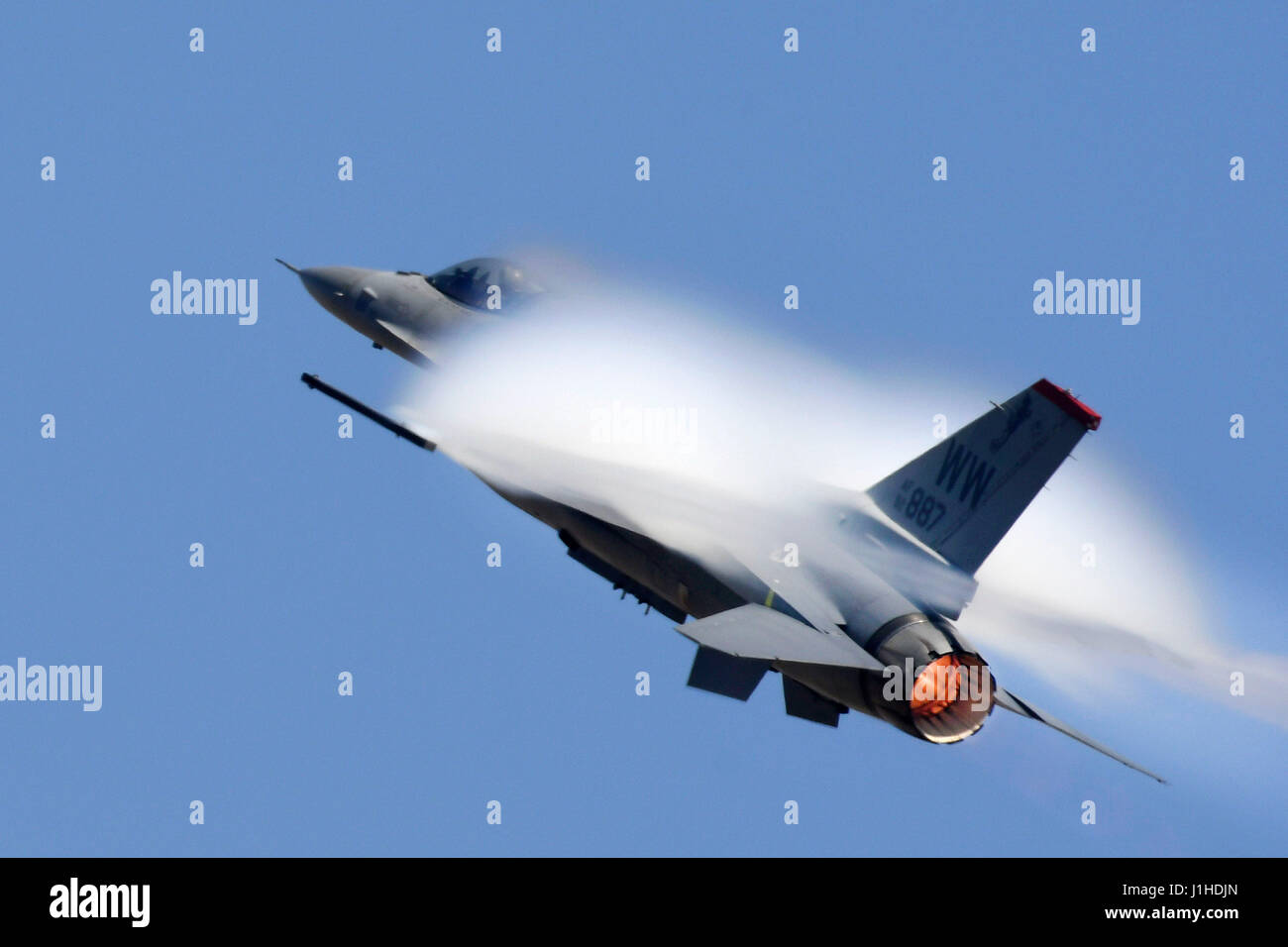 U.S. Air Force F-16 Viper Stock Photo - Alamy