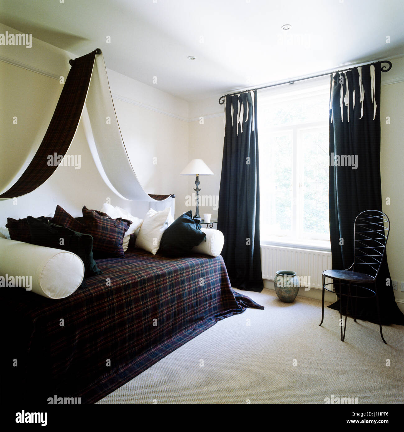 Navy and white themed bedroom Stock Photo Alamy