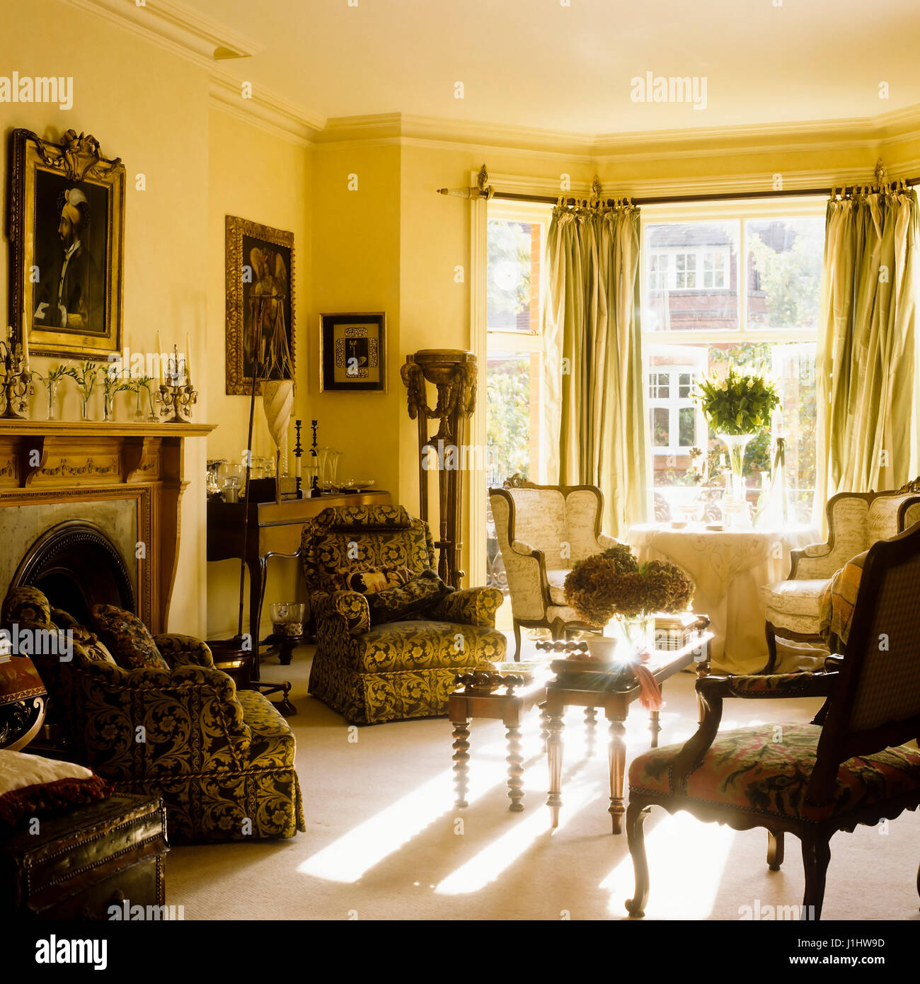 antique-style-living-room-stock-photo-alamy