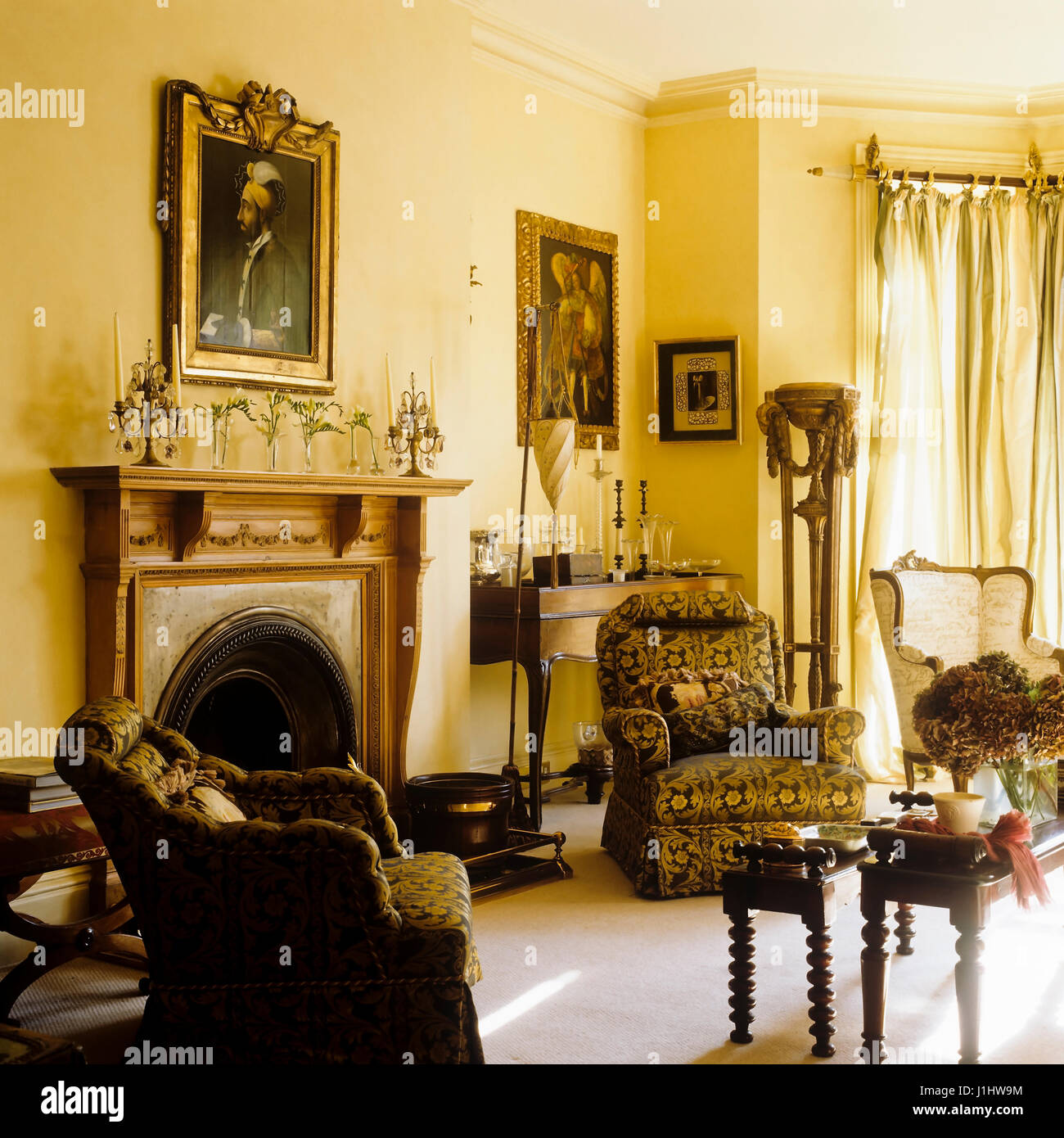 Antique pattern lavish hi-res stock photography and images - Alamy
