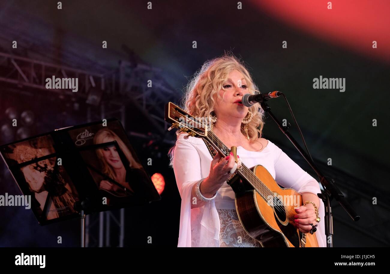 Cornbury Festival, Oxfordshire 8th July 2016, UK, Stella Parton live on stage at  Cornbury Festival Stock Photo