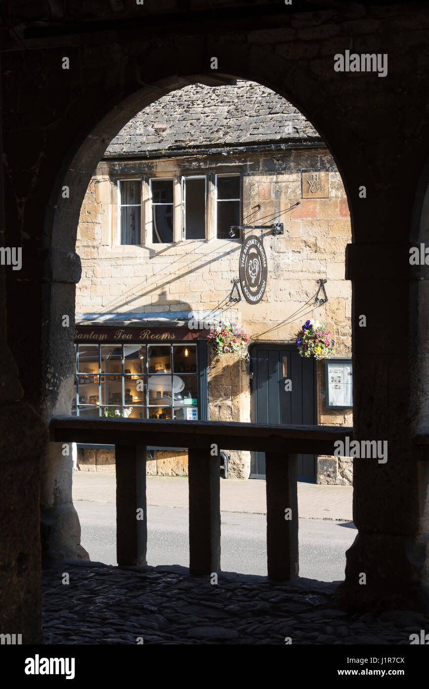 The bantam tea rooms looking through the market hall. Chipping Campden, Cotswolds, Gloucestershire, England Stock Photo