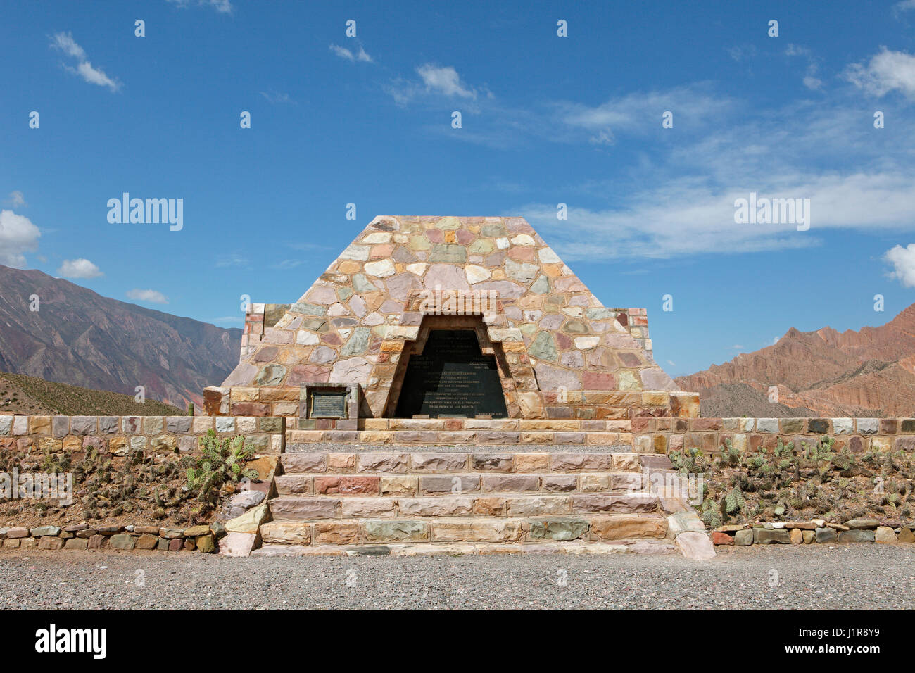 Monument to honor the discoverers Ambrosetti and Debenedetti, Pucará de ...