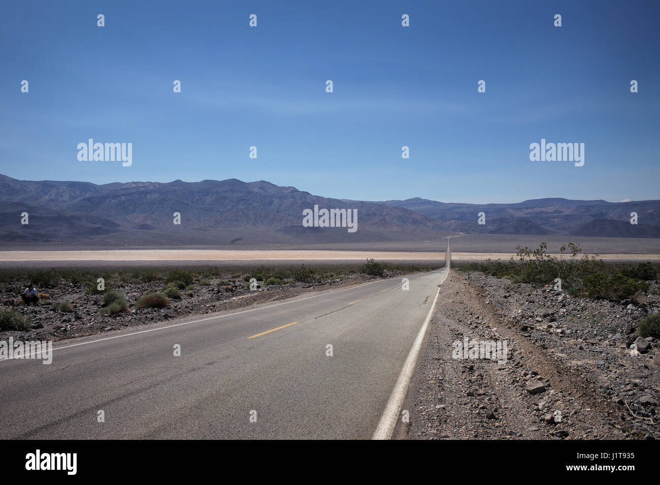 Highway 90 in Death Valley Stock Photo - Alamy