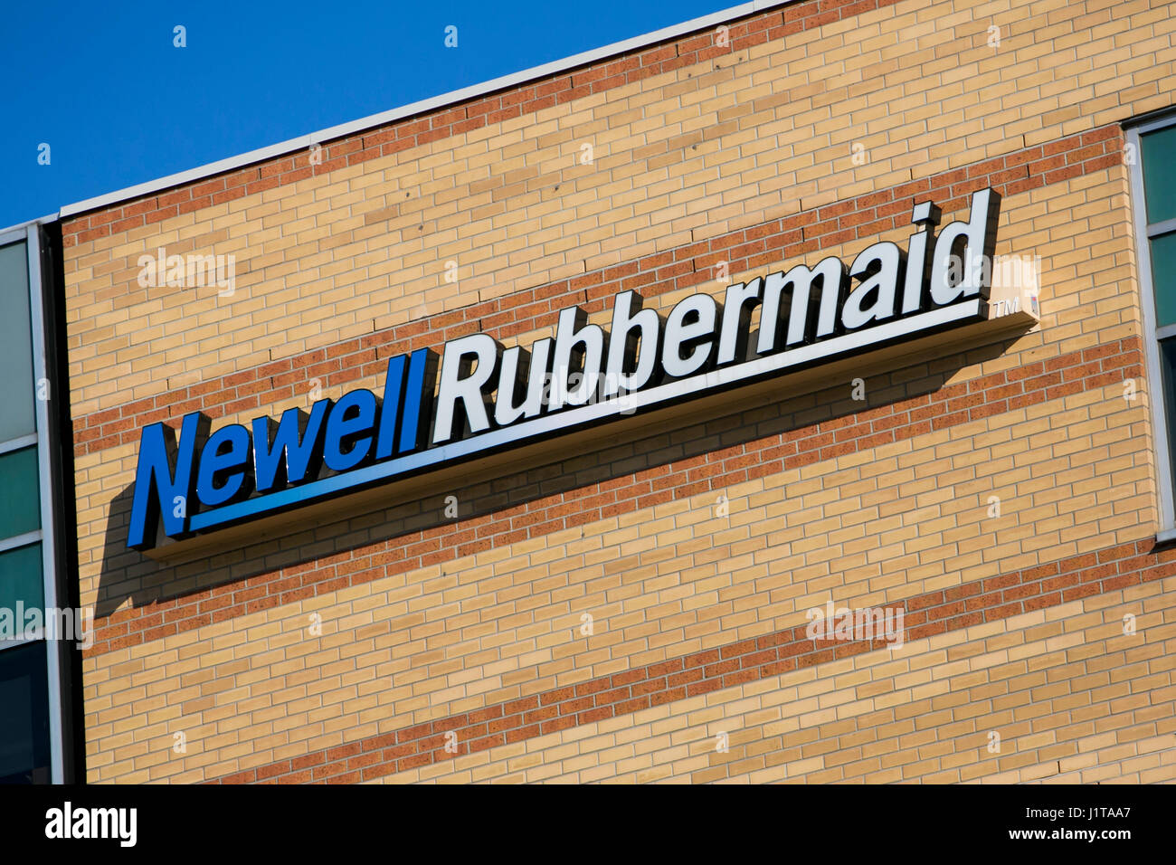 Rubbermaid logo hires stock photography and images Alamy