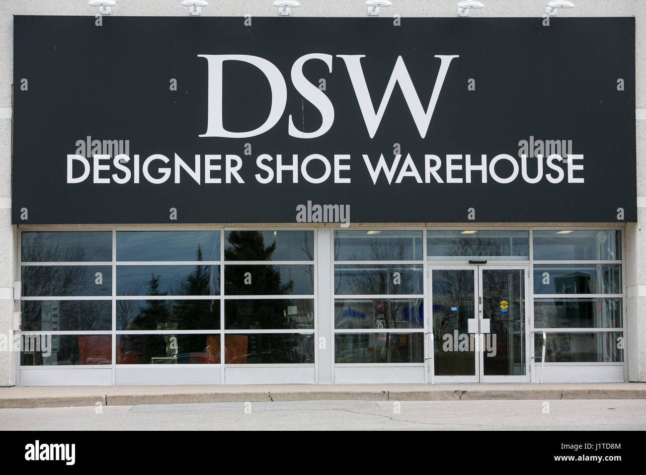 dsw shoe warehouse canada