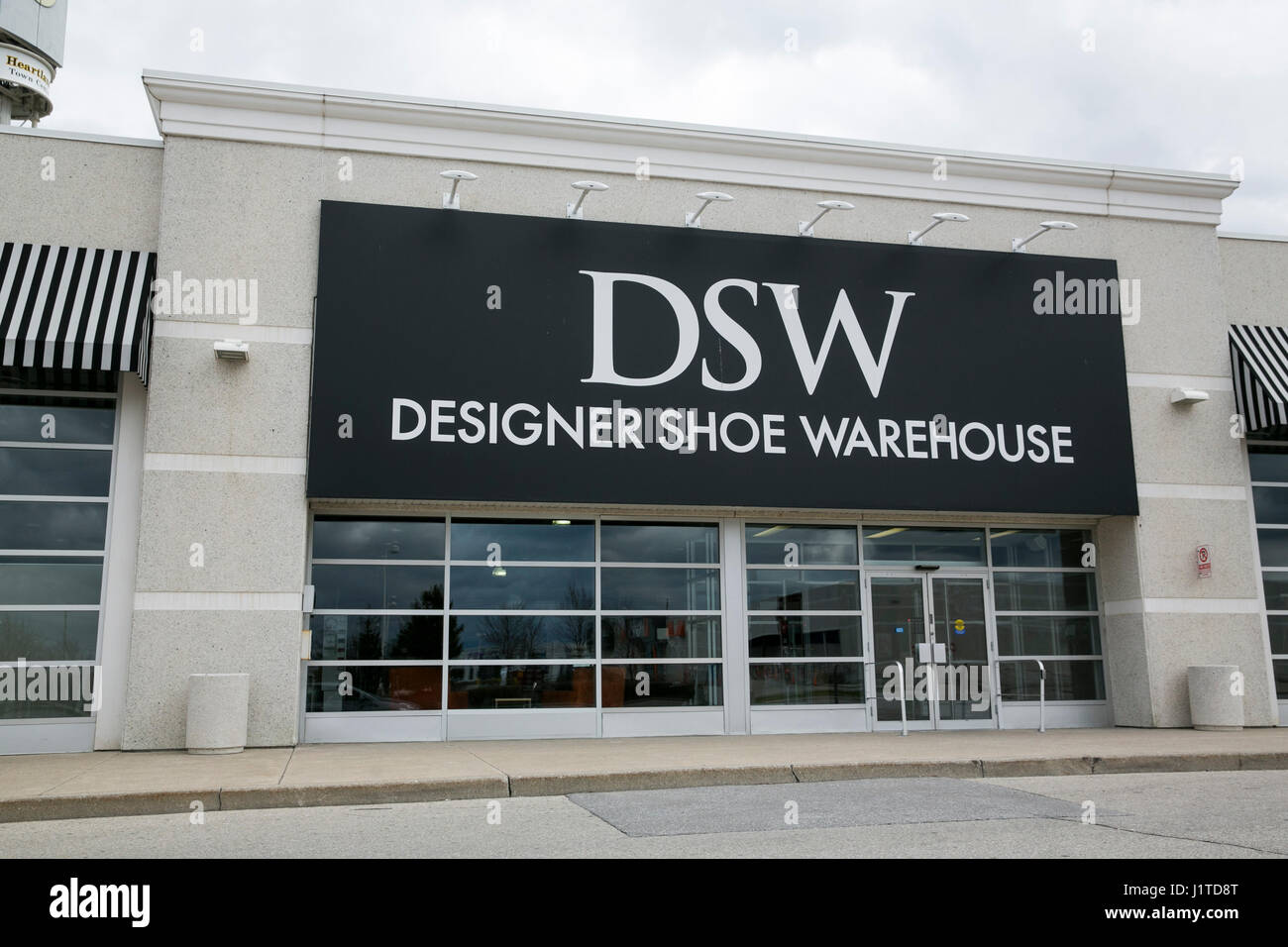 dsw shoe warehouse canada