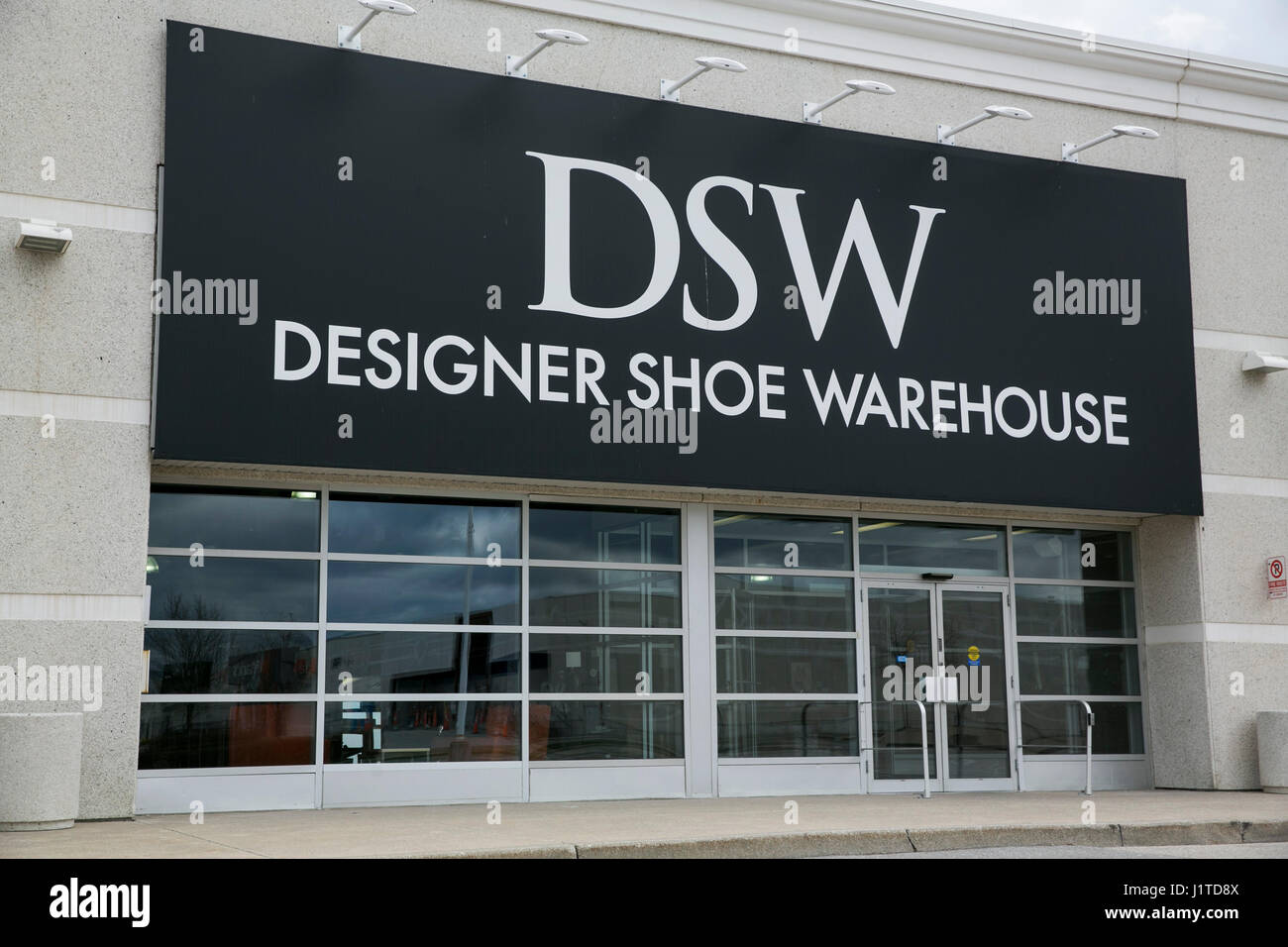 dsw shoe warehouse canada