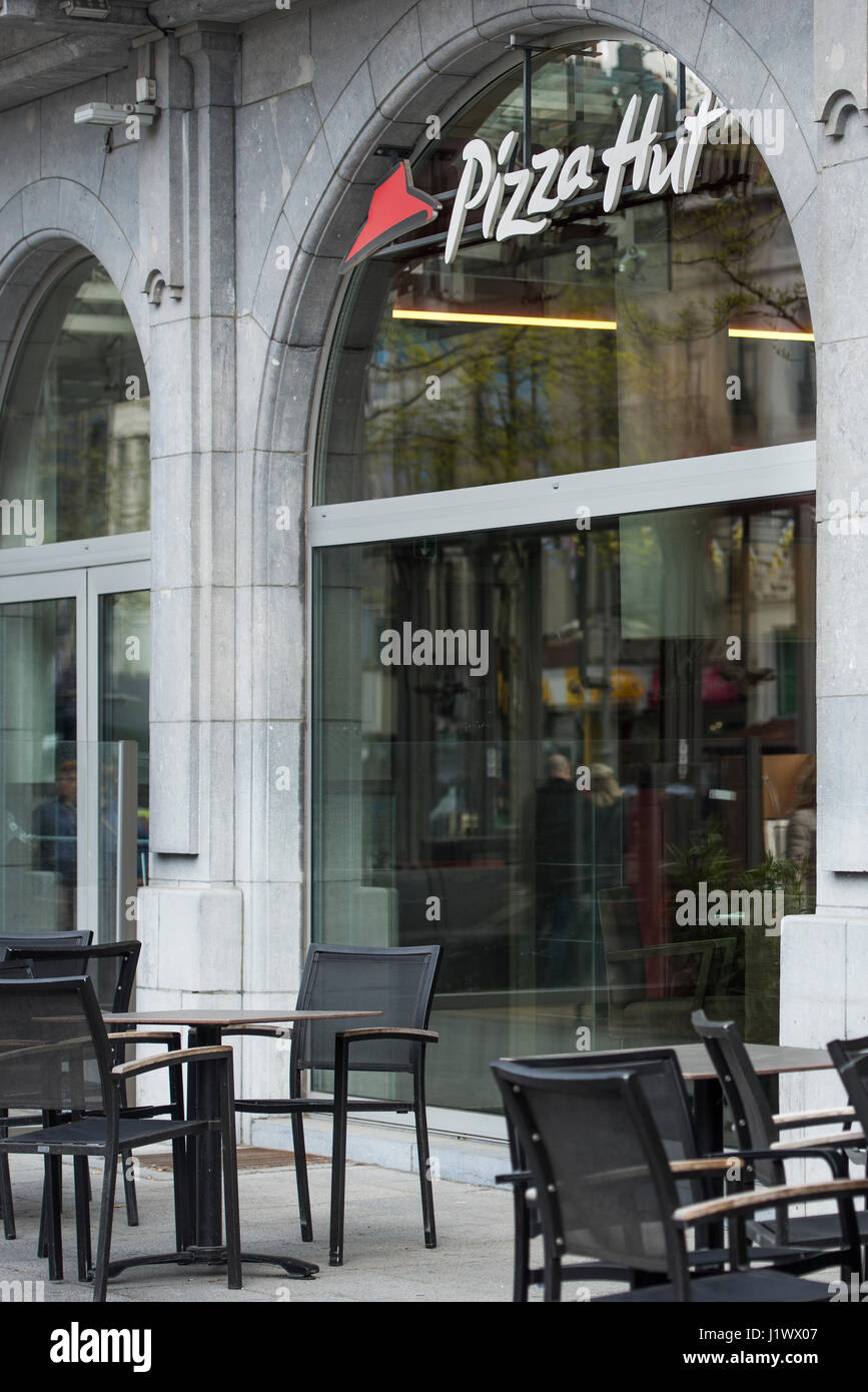 Pizza Hut restaurant in Antwerp Stock Photo Alamy