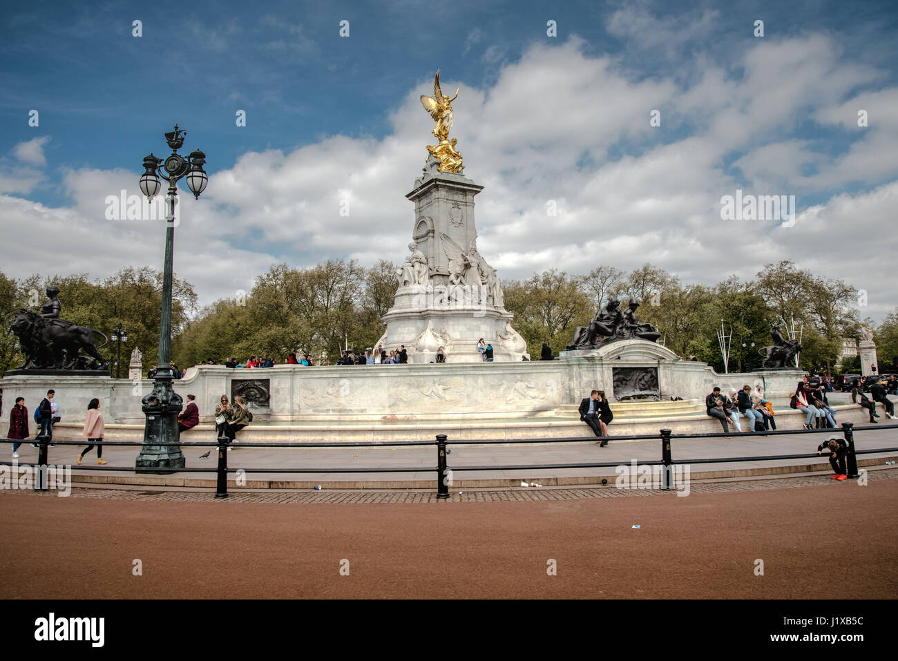 Queen Victoria Memorial, London, United Kingdom Stock Photo Alamy