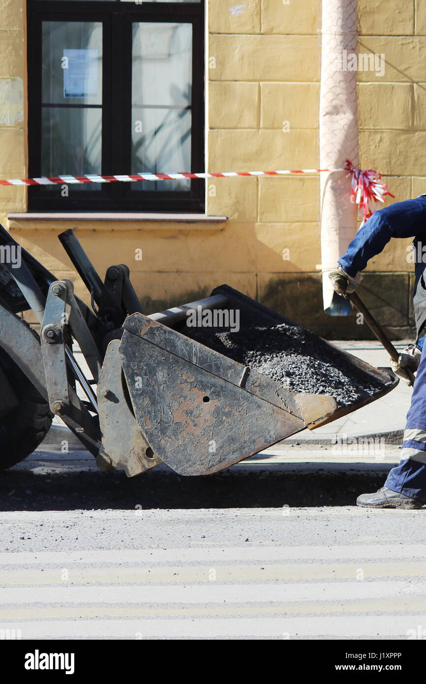 Hot tar bucket hires stock photography and images Alamy