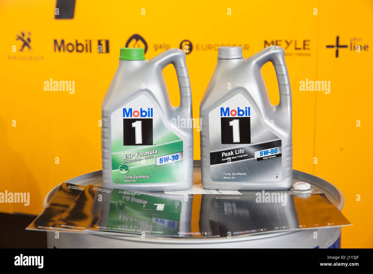 Motor lubricants hires stock photography and images Alamy