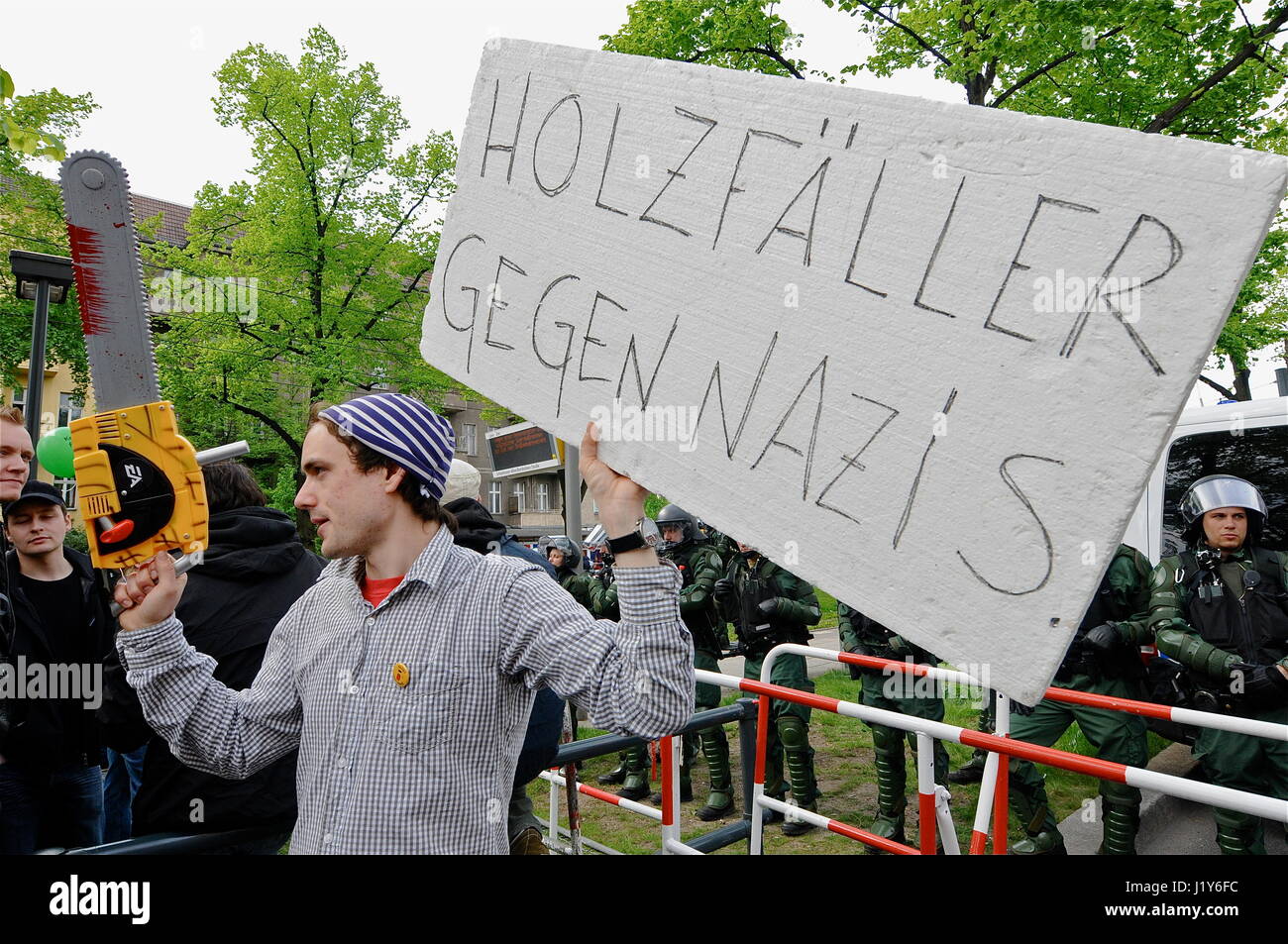 Thousands of left wing militants protest May Day neo-nazi march, in ...