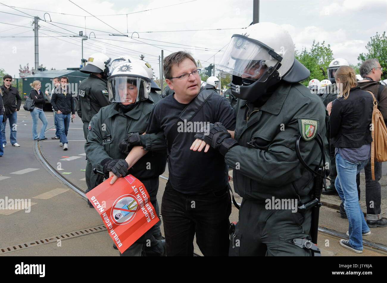 Thousands of left wing militants protest May Day neo-nazi march, in ...