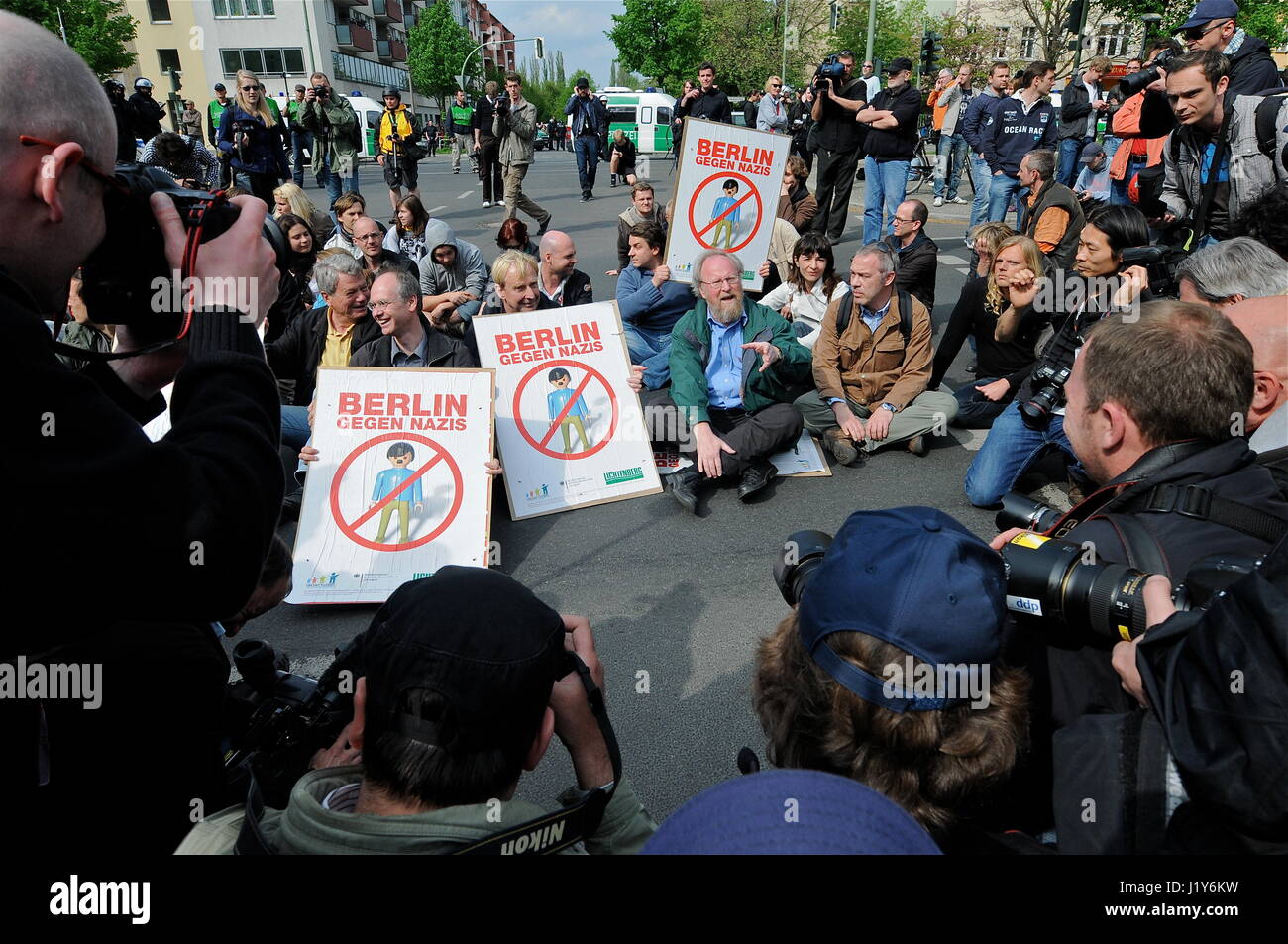 Thousands of left wing militants protest May Day neo-nazi march, in ...