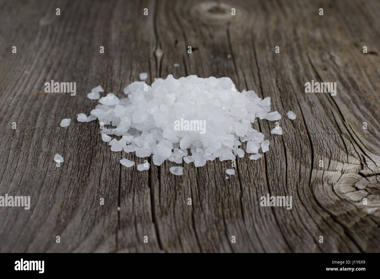 A scattering of sea salt on a wooden background Stock Photo - Alamy