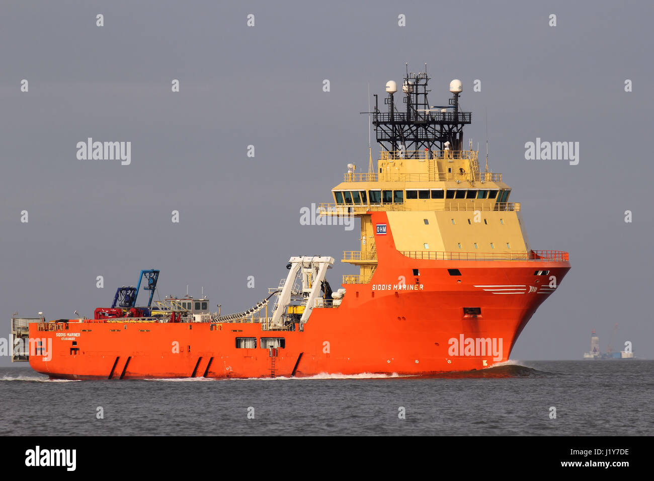 SIDDIS MARINER on the river Elbe. The SIDDIS MARINER is a diesel electric driven supply vessel and pipe carrier, owned and operated by Siem Offshore. Stock Photo
