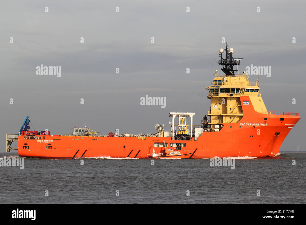 SIDDIS MARINER on the river Elbe. The SIDDIS MARINER is a diesel electric driven supply vessel and pipe carrier, owned and operated by Siem Offshore. Stock Photo