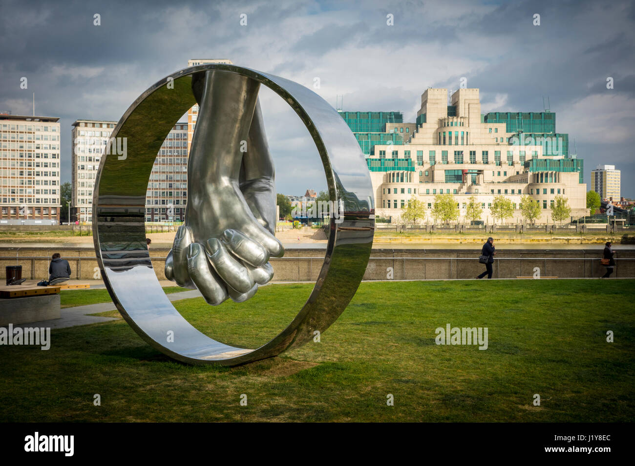 Lorenzo Quinn sculpture 'Love, Aluminium' Riverside Walk Gardens, Milbank, London, UK Stock Photo