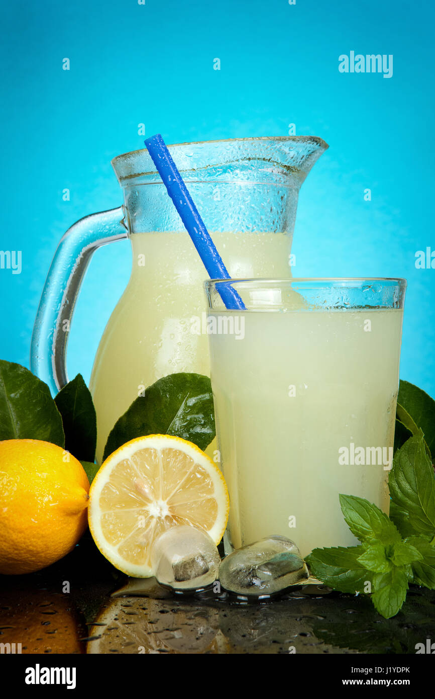 Ice cold lemonade beach hi-res stock photography and images - Alamy