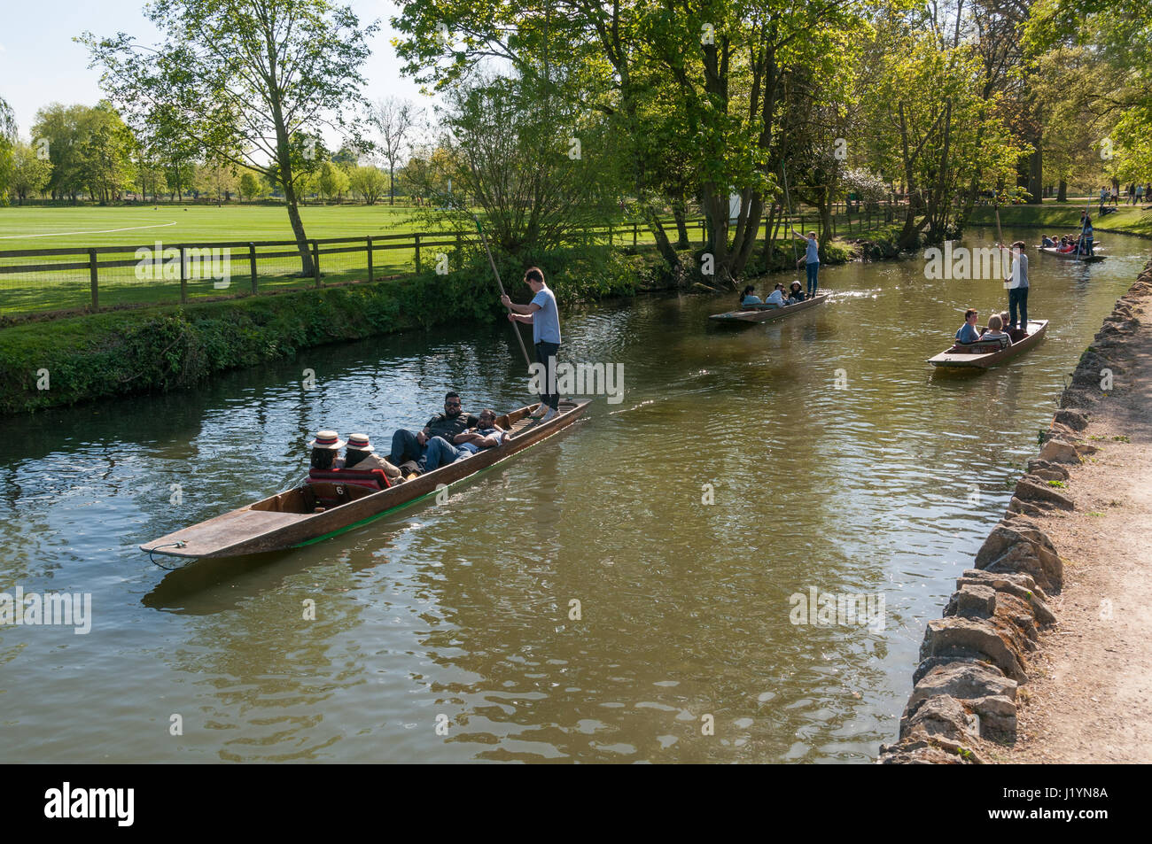 Oxford, Oxfordshire, UK. 22nd Apr, 2017. UK Weather, Oxford, Oxfordshire, UK. 22nd April 2017, People enjoy sunny day in the Oxford Botanic Garden and punting on the River Cherwell Credit: Stanislav Halcin/Alamy Live News Stock Photo
