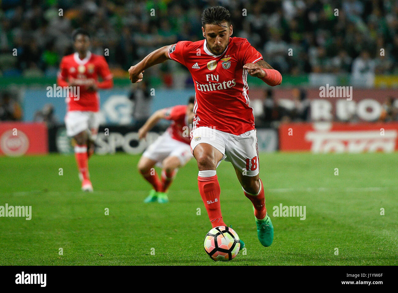 Portugal, Lisbon, April 22, 2017 - FOOTBALL: SPORTING CP x SL BENFICA - Eduardo Salvio #18 Benfica midfielder from Argentina in action during Portuguese First League football match between Sporting CP and SL Benfica in Alvalade Stadium on April 22, 2017 in Lisbon, Portugal. Photo: Bruno de Carvalho/Alamy Live News Stock Photo