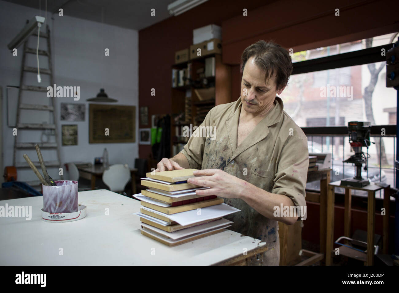 Florida, Argentina. 22nd Apr, 2017. Bookbinder Andres Casares bounds books at his workshop in the town of Florida, Argentina, on April 22, 2017. Credit: Martin Zabala/Xinhua/Alamy Live News Stock Photo