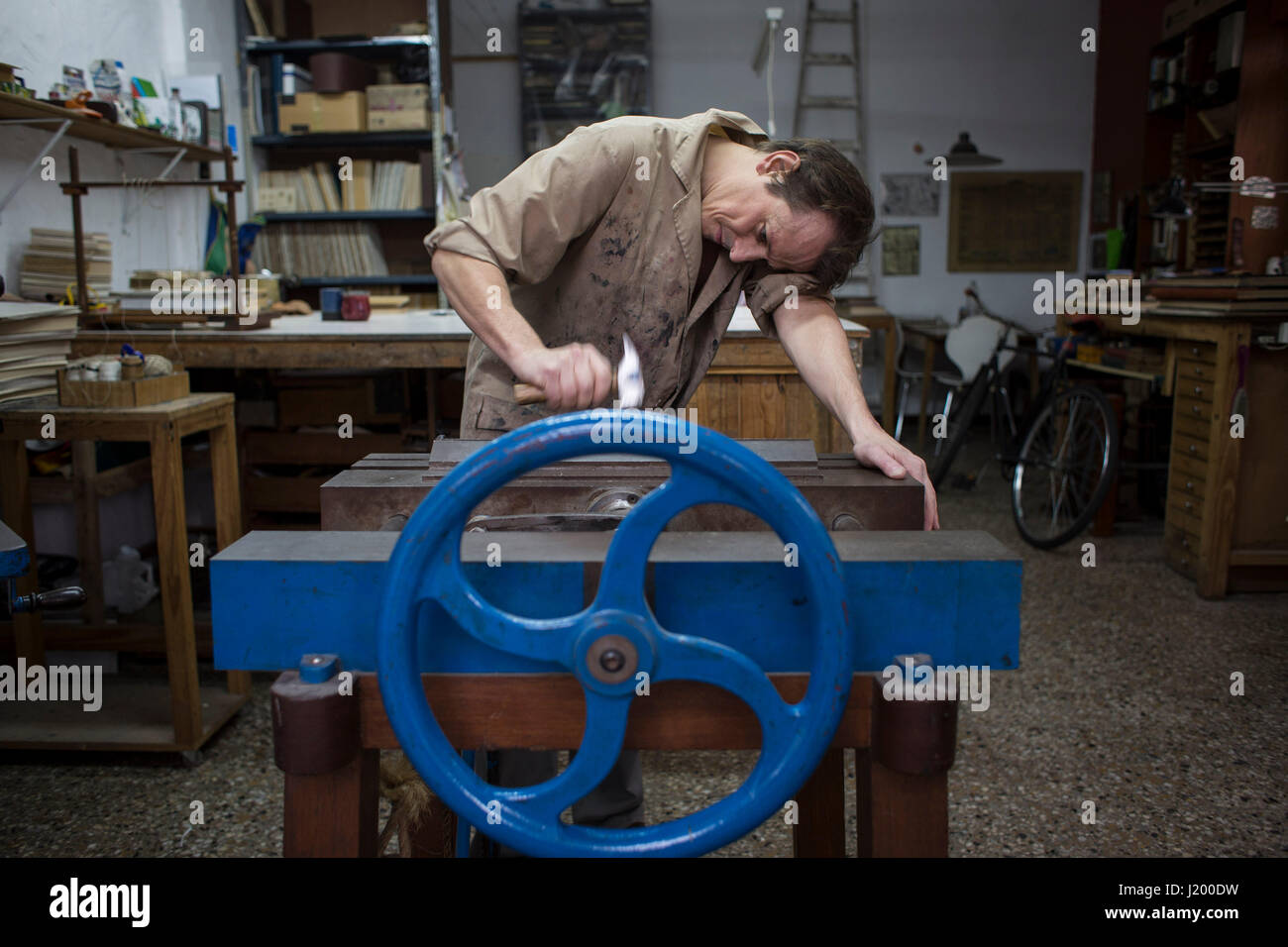 Florida, Argentina. 22nd Apr, 2017. Bookbinder Andres Casares hammers the back of a book at his workshop in the town of Florida, Argentina, on April 22, 2017. Credit: Martin Zabala/Xinhua/Alamy Live News Stock Photo