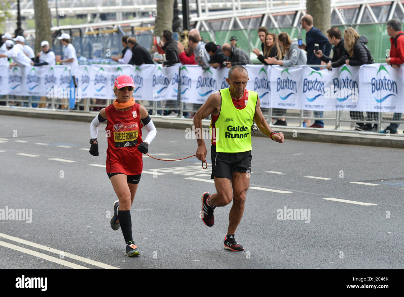London, UK. 23rd Apr, 2017. Runners take part in the 2017 London marathon Credit: Matthew Chattle/Alamy Live News Stock Photo