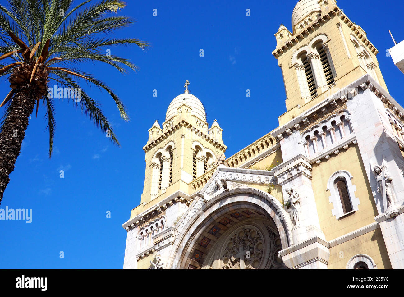 The catholic Cathedral of St Vincent de Paul at the Place de l'Independence in the Ville Nouvelle. Tunisia, Tunis Stock Photo