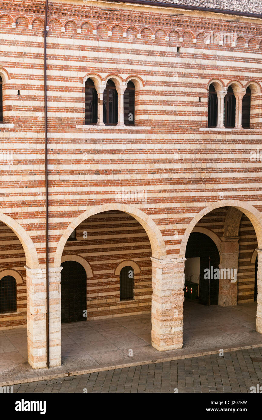 Palazzo moderna hires stock photography and images Alamy